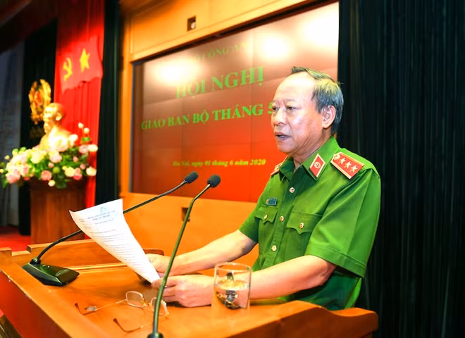 Deputy Minister Le Quy Vuong speaks at the event.
