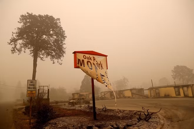 Headaches and hospital visits as wildfire smoke blankets the U.S. West ảnh 1