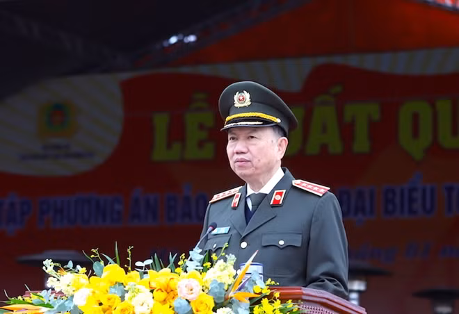 Minister To Lam speaks at the event.