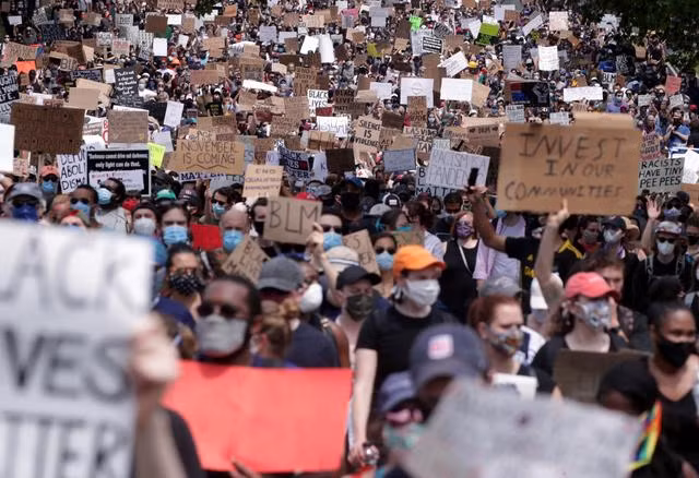 'A part of history': Calm prevails over D.C.'s biggest George Floyd protest ảnh 1