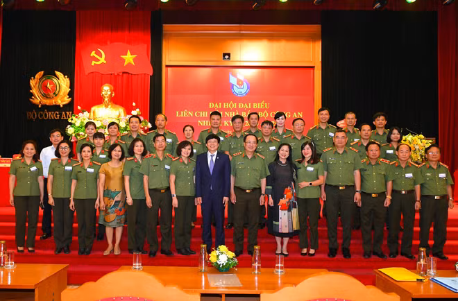 Deputy Minister Nguyen Van Thanh and delegates at the event.