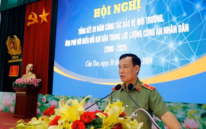Deputy Minister Le Tan Toi speaks at the event.