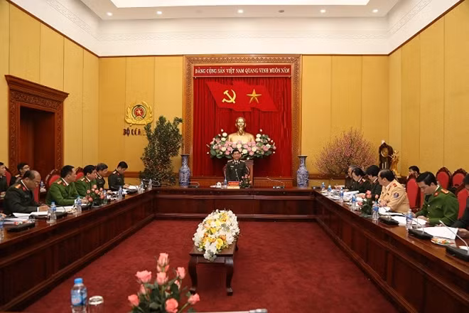 Deputy Minister Nguyen Van Son speaks at the event.