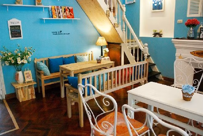 Unicorn’s Home is located on the second floor of a French old style villa on Ly Thuong Kiet Street.
