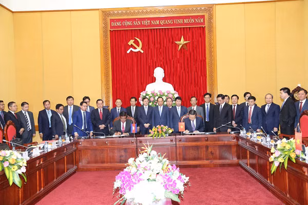 The signing ceremony between the two Ministries