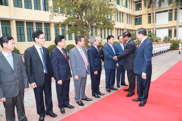 Senior Lieutenant General To Lam introducing the high-ranking delegation of the Ministry of Public Security to Mr. Samdech Krolohom Sarkheng