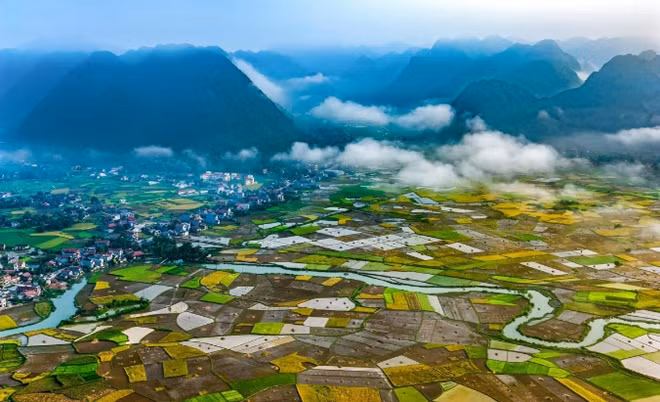 Bac Son District in Lang Son Province is known for its pristine valley in Vietnam's northern mountains. To see Bac Son Valley at its best, take a hike up Na Lay Mountain.