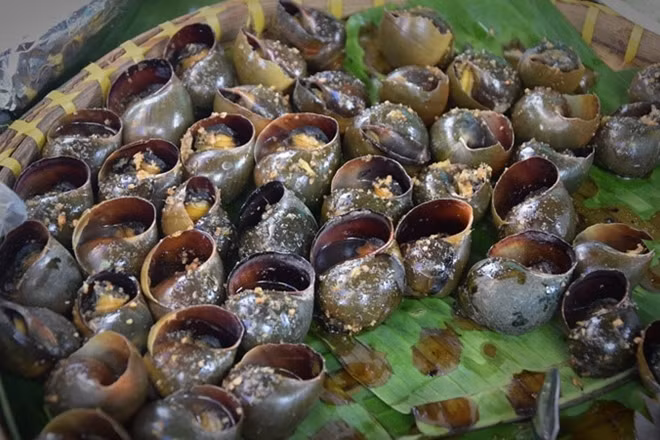 Roasted snail is a speciality of the western region.