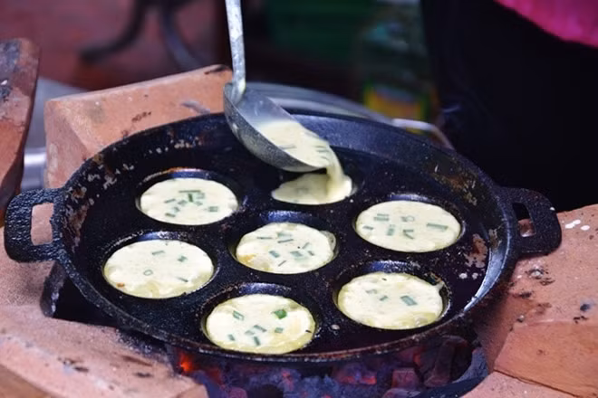 Banh Khot (Savory Coconut Rice Cake)