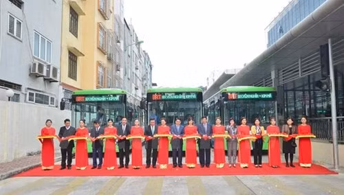 Scene at the ceremony launching the BRT system in Hanoi