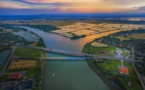 Hien Luong Bridge