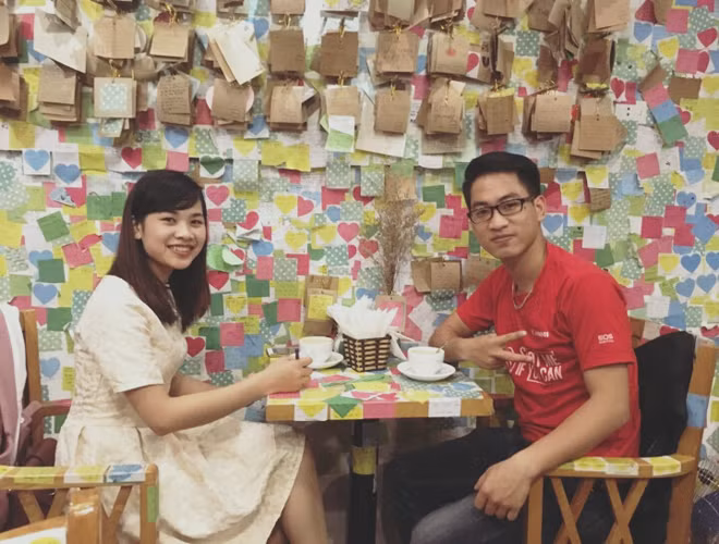 The Note Coffee Shop is a popular space for youthful, romantics. Delicious drinks, attentive service and a great place for Valentine’s Day in Hanoi.