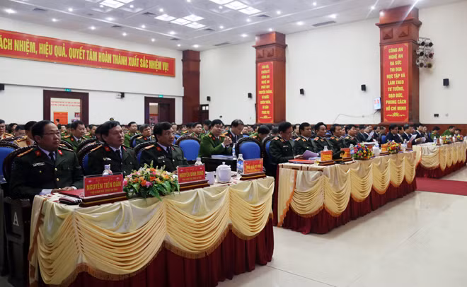 Participants at the meeting
