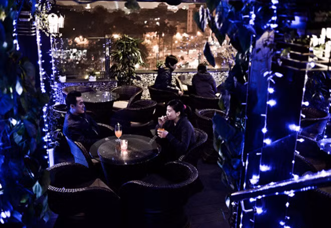 he Lavender Garden is a traditional sit-down cafe and restaurant in the Hoan Kiem Precinct with a panoramic view on the Red River.