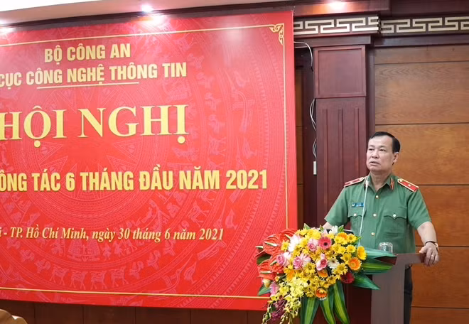 Deputy Minister Le Tan Toi speaks at the conference.