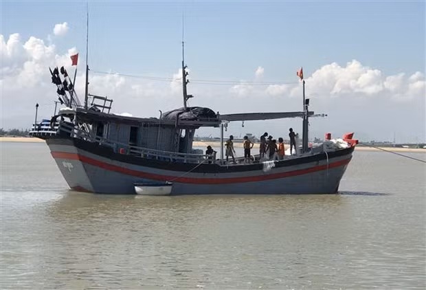 People’s Committees of cities and provinces need to ensure safety of activities at sea, coordinate with concerned forces to control the operation of vessels. (Photo: VNA) People’s Committees of cities and provinces need to ensure safety of activities at sea, coordinate with concerned forces to control the operation of vessels. (Photo: VNA)