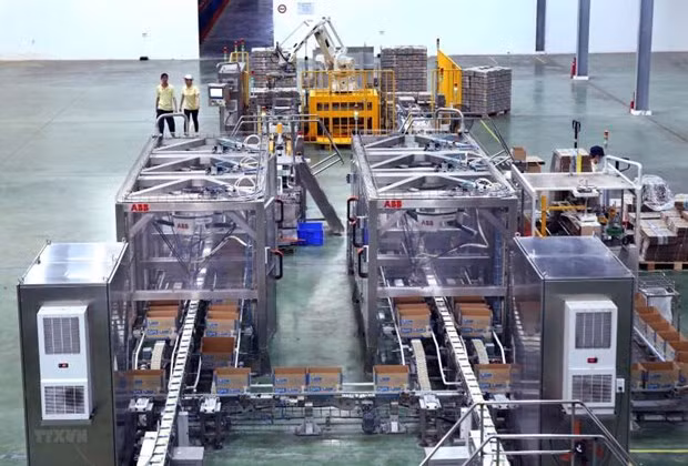 Tidy profits have motivated around 64 percent of Japanese firms in Vietnam to consider expanding their business in the country. (Photo: VNA)