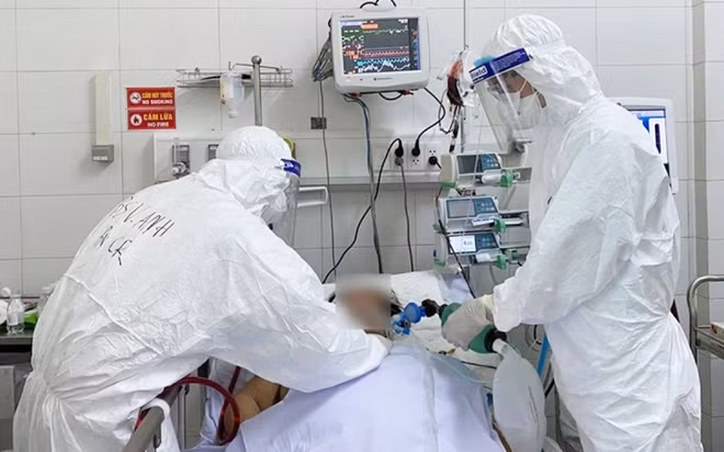 Taking care of a severely ill COVID-19 patient. (Illustrative image)
