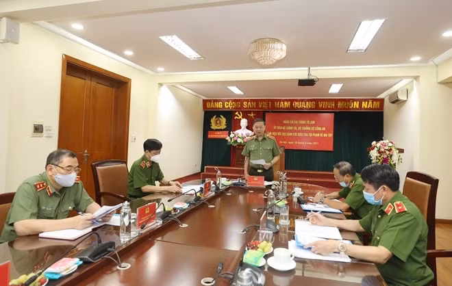 Minister To Lam speaks at the meeting. Photo MPS Portal.