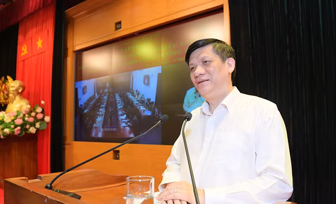 Minister of Health Nguyen Thanh Long speaks at the event.