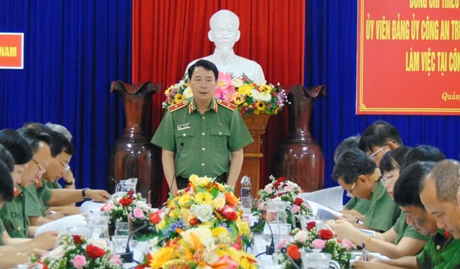 Deputy Minister Le Quoc Hung speaks at the event.