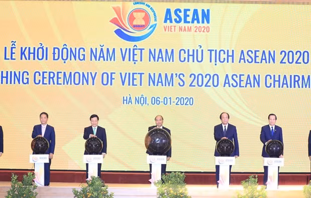 Prime Minister Nguyen Xuan Phuc and delegates at a ceremony in Hanoi on January 6 to launch Vietnam’s 2020 ASEAN Chairmanship (Photo: VNA)