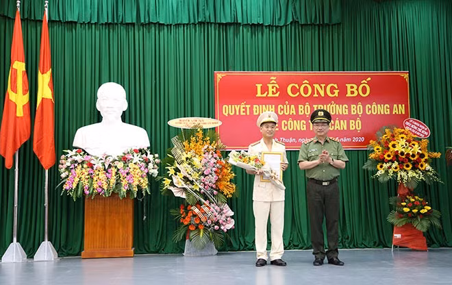 Deputy Minister Nguyen Van Thanh and Senior Colonel Nguyen The Hung at the event.