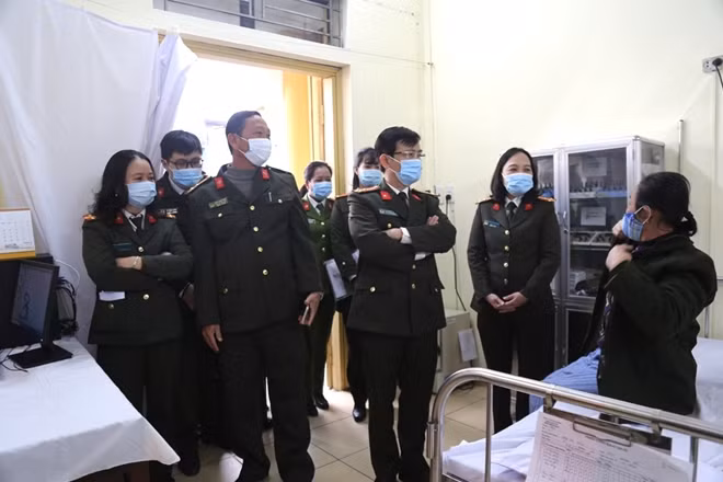 The Public security health delegation visits Nam Dinh police hospital