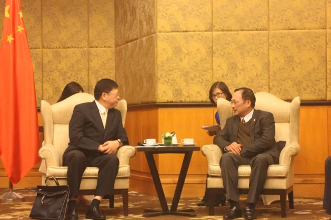 Senior Lieutenant General Nguyen Van Thanh, Deputy Minister of Public Security and Vice Director of the Jiangsu Security Department Jiang Ai Guo at the meeting