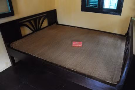 Six cadres lived with President Ho Chi Minh to protect Him and assist Him with daily-life and office work.