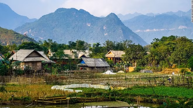 Mai Chau Farming: “A rural stopover in Mai Chau allow riders to experience northern Vietnam’s traditional farming ways”.