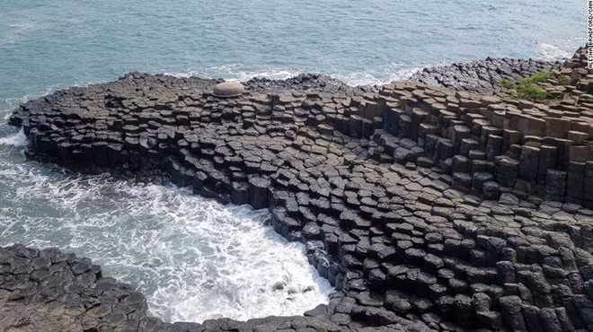 Ghenh Da Dia (The Cliff of Stone Plates) in central Phu Yen province.
