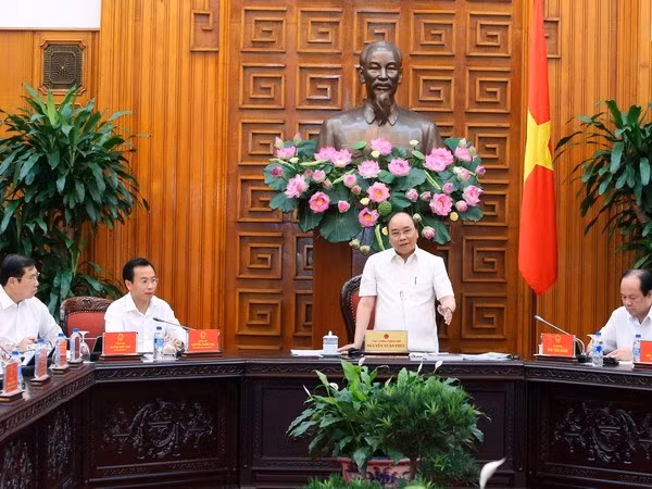 Prime Minister Nguyen Xuan Phuc speaks at the working session with Da Nang officials (Photo: VNA)