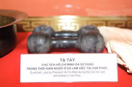 Although living and working in secret, President Ho Chi Minh did exercise indoor with the two dumbbells daily. This reminds us of “ The Uncle Ho’s Call for doing exercise in 1945”.