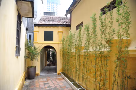 The path leading to a house, where President Ho Chi Minh lived and worked. The house was built in 1935 and finished in 1942 after 7 years of construction.