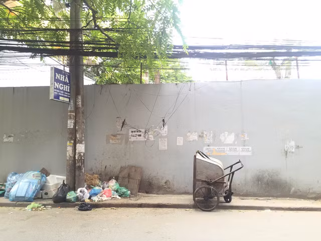 Dumping area in Tran Binh 58 Alleyway