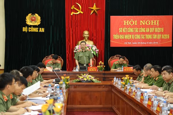 Senior Lieutenant General To Lam adresses at the conference