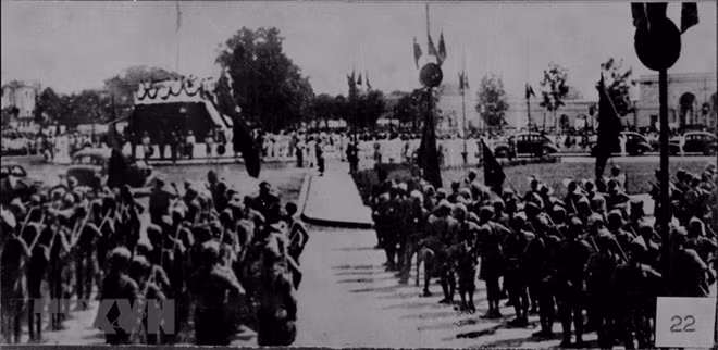 People gather at Ba Dinh Square to listen to the Declaration of Independence read by President Ho Chi Minh, September 2, 1945 (Photo: VNA)