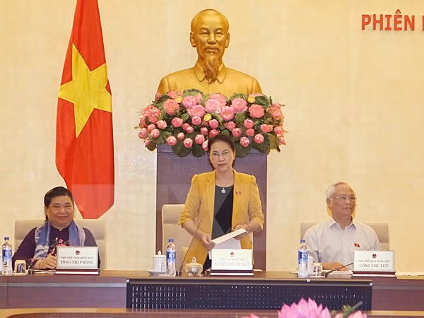 NA Chairwoman Nguyen Thi Kim Ngan (C) speaks at the concluding session (Photo: VNA)