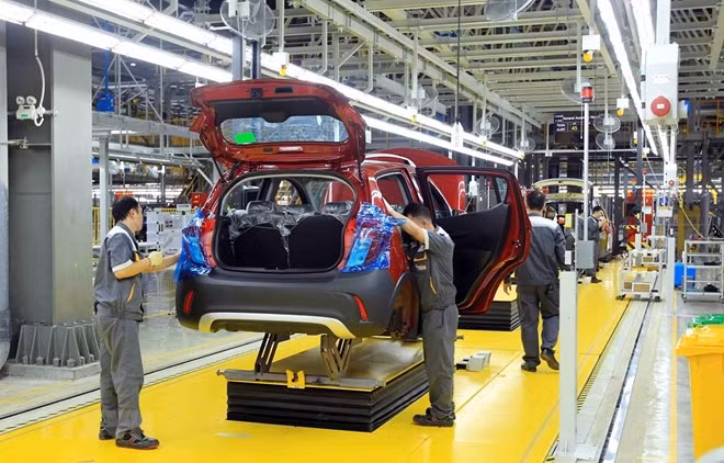 Automobile assembling at Vinfast factory (Photo: VNA)