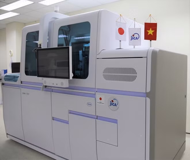 Automatic PCR system Cobas 6800.