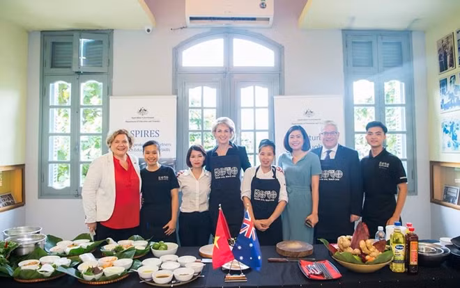 Minister Cash had a wonderful time with the participants of the event at KOTO Van Mieu Restaurant. Today is the last day of Minister Cash’s visit to Vietnam.