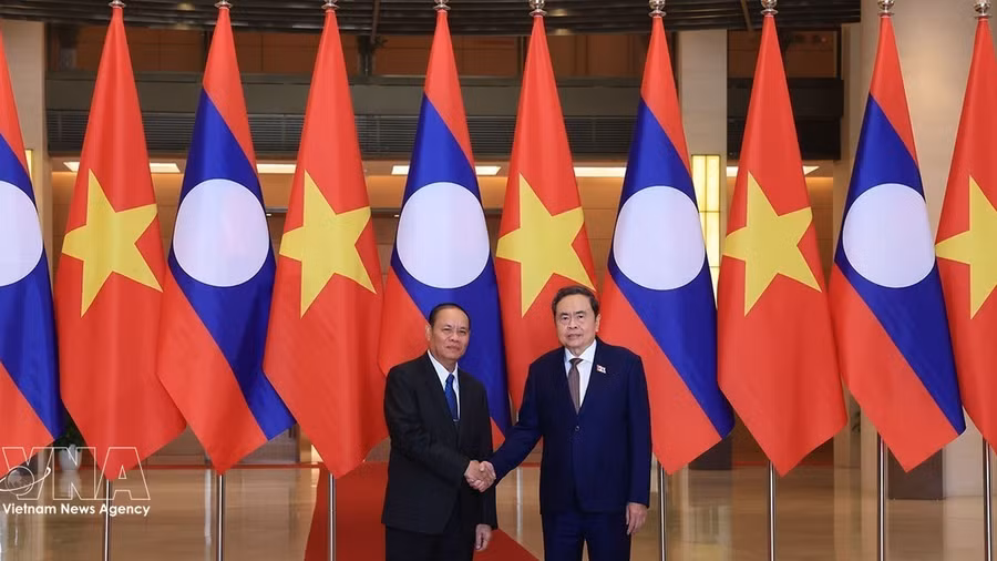 Vietnam's top legislator welcomes Standing Member of LPRP Secretariat