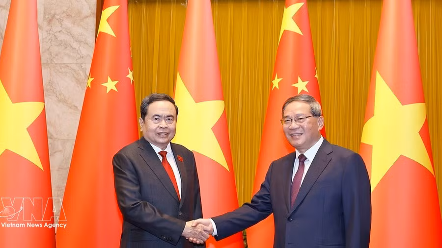 NA President meets with Chinese Premier in Beijing