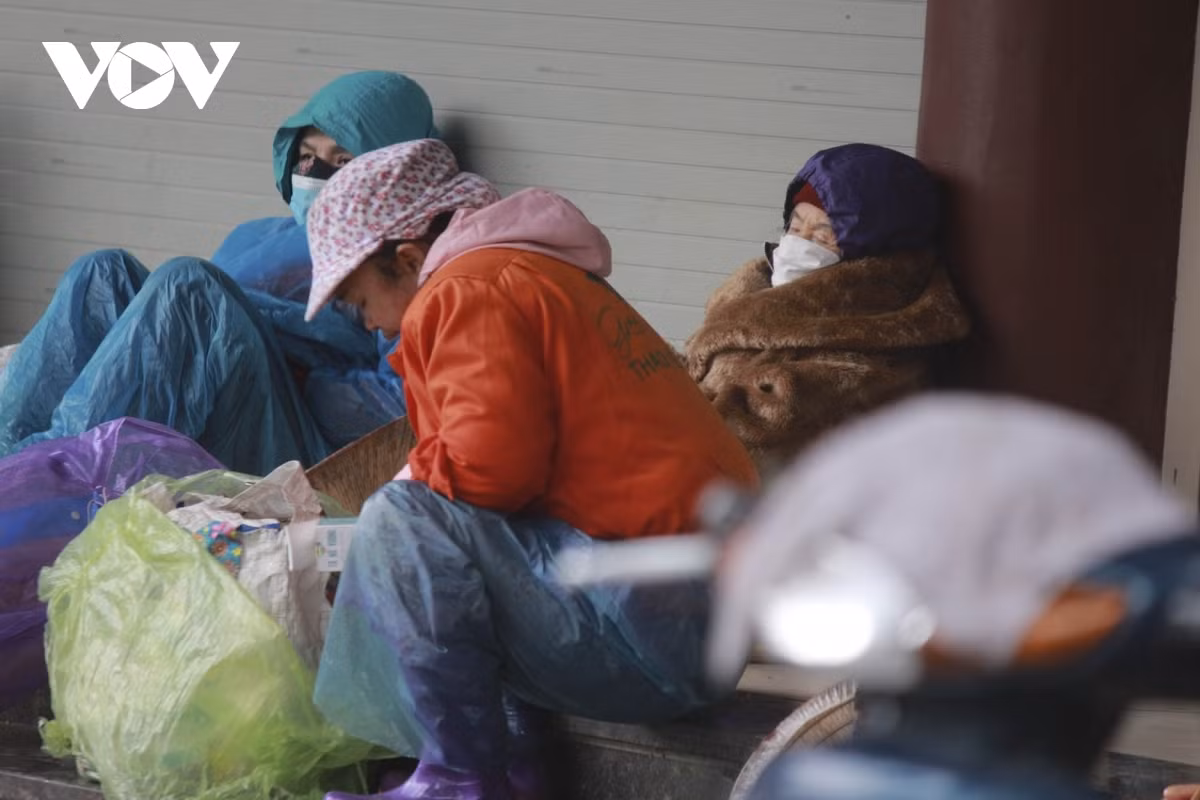 Workers take a short break at noon on the pavement before continuing with their tasks.