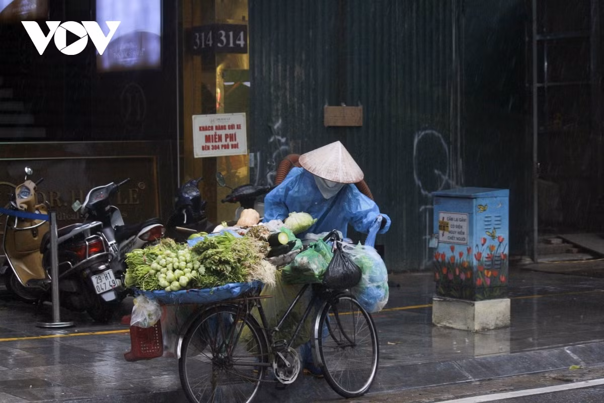 A street vendor battles against the freezing temperatures in the capital to make a living.