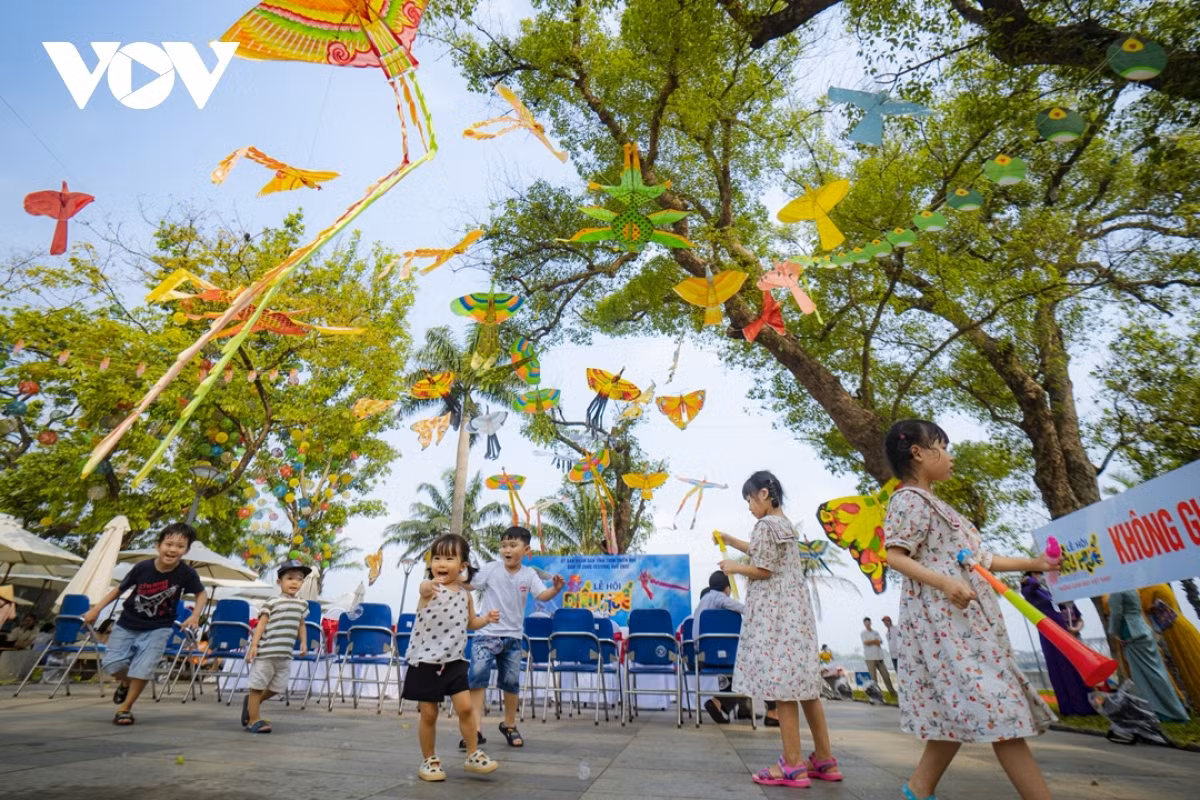 Kites flying high in the sky in central Vietnam ảnh 13 The event is part of wider efforts to make Hue busy with festivals throughout the year in the buildup towards the Hue Festival 2022.