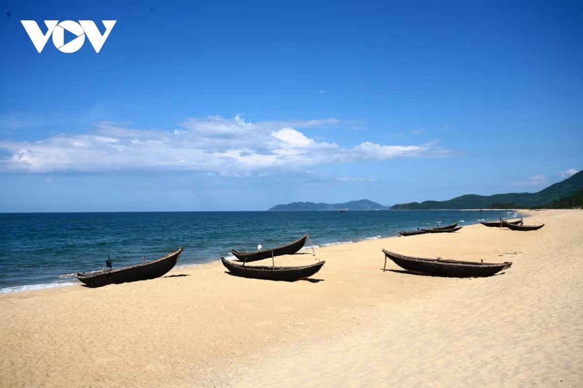 The site is also home to Vinh Hien beach which has crystal, clear water, and white sand, and is suitable for going swimming.