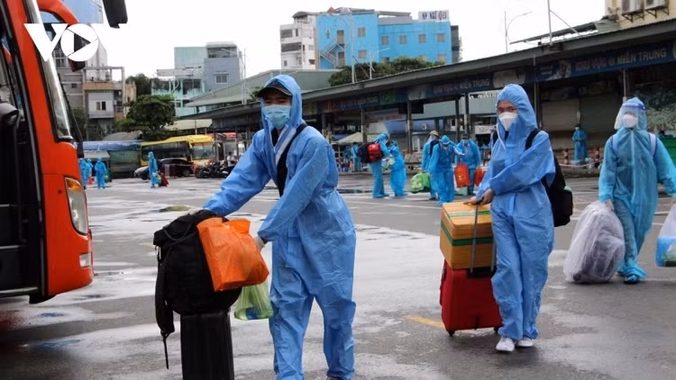 Daily COVID-19 caseload continues to rise with over 26,000 new infections ảnh 1