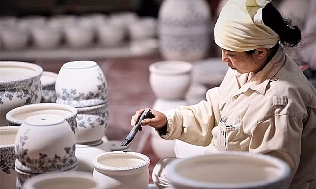 Seven-month export of fine art ceramics sees significant rise ảnh 1